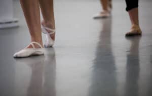 CMB apoia artes com bolsas para aulas de dança e música