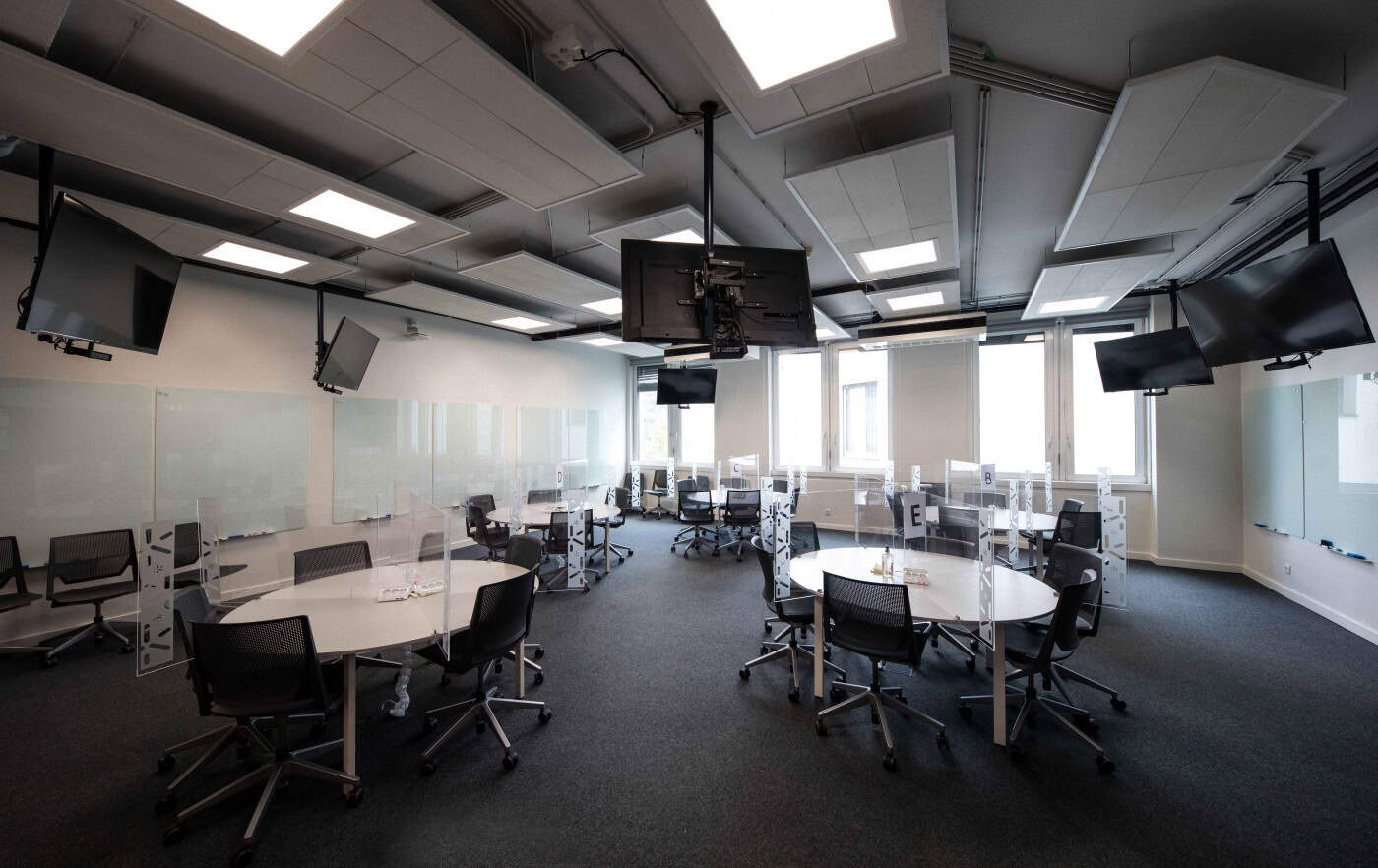 UMinho inaugura sala que põe o aluno e novas tecnologias no centro da aprendizagem