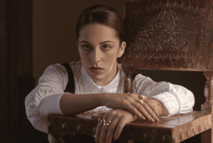 Com o fado "na voz e no sangue", Sara Correia atua no Theatro Circo