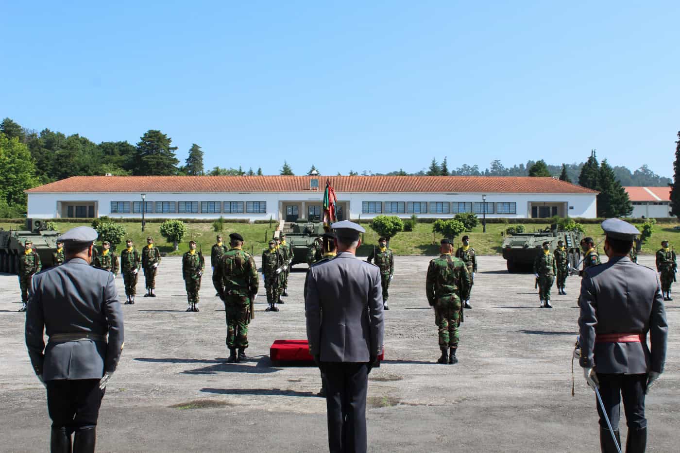 Um mês depois, 23 novos soldados juram bandeira no RC6