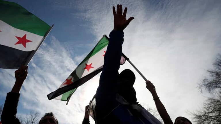 Dez anos de guerra fizeram quase meio milhão de mortos na Síria