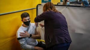 Vacinação para maiores de 20 anos começa em agosto