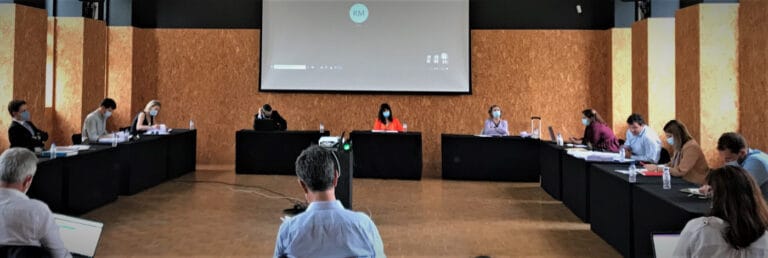 Rio realça "capacidade de investimento". Oposição lembra que é ano eleitoral