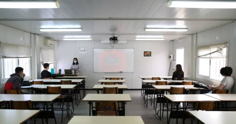 Cerca de metade dos portugueses no mercado de trabalho não completou o ensino secundário