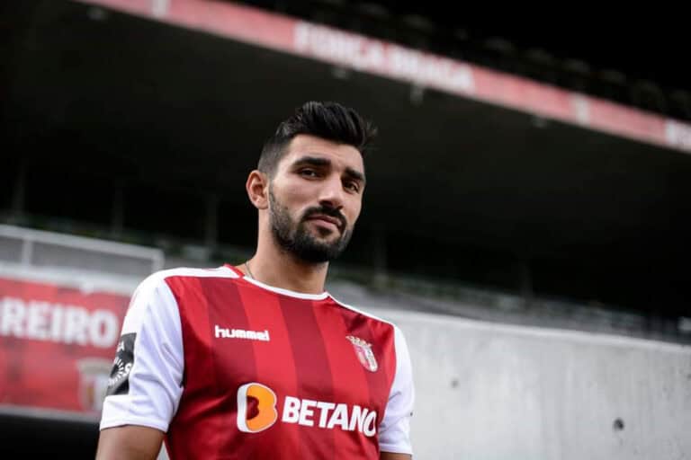 Transferência de Esgaio discutida entre Salvador e Varandas