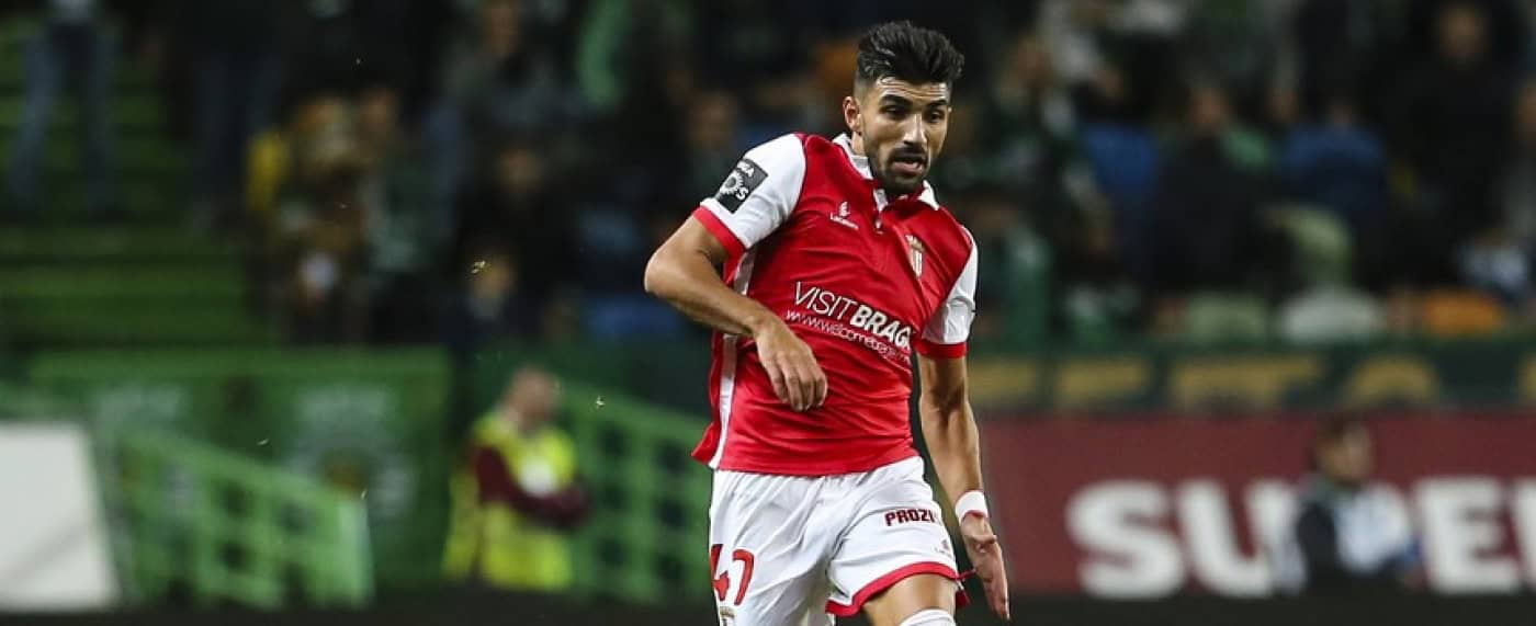 Sporting mais perto de contratar Esgaio ao SCB