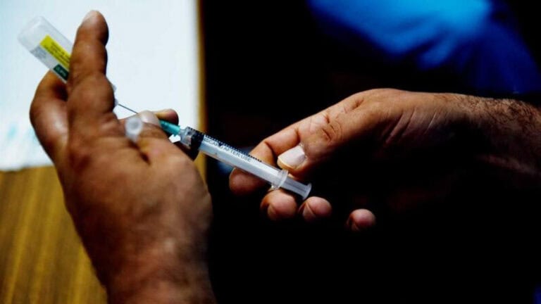 Maiores de 40 anos já podem agendar vacinação no portal&nbsp;