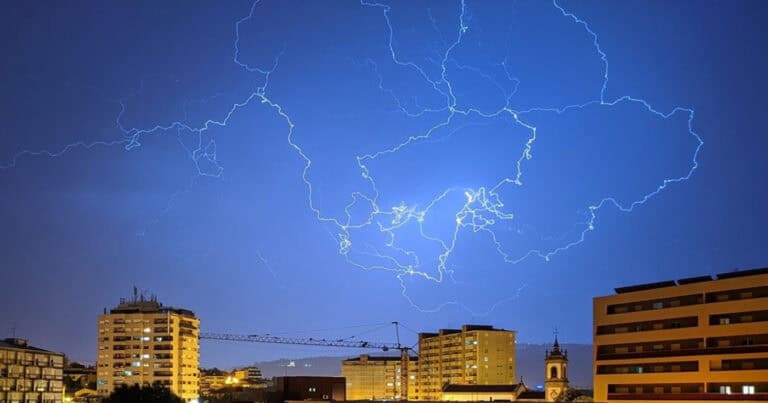 Doze distritos do continente sob aviso laranja devido à previsão de trovoadas&nbsp;
