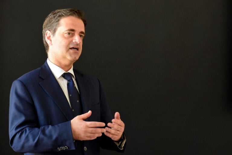 São João. Não será permitida a instalação de espaços de venda ambulante