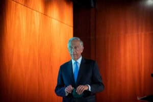 Marcelo pede aos jovens que facilitem vacinação em "corrida contrarrelógio"