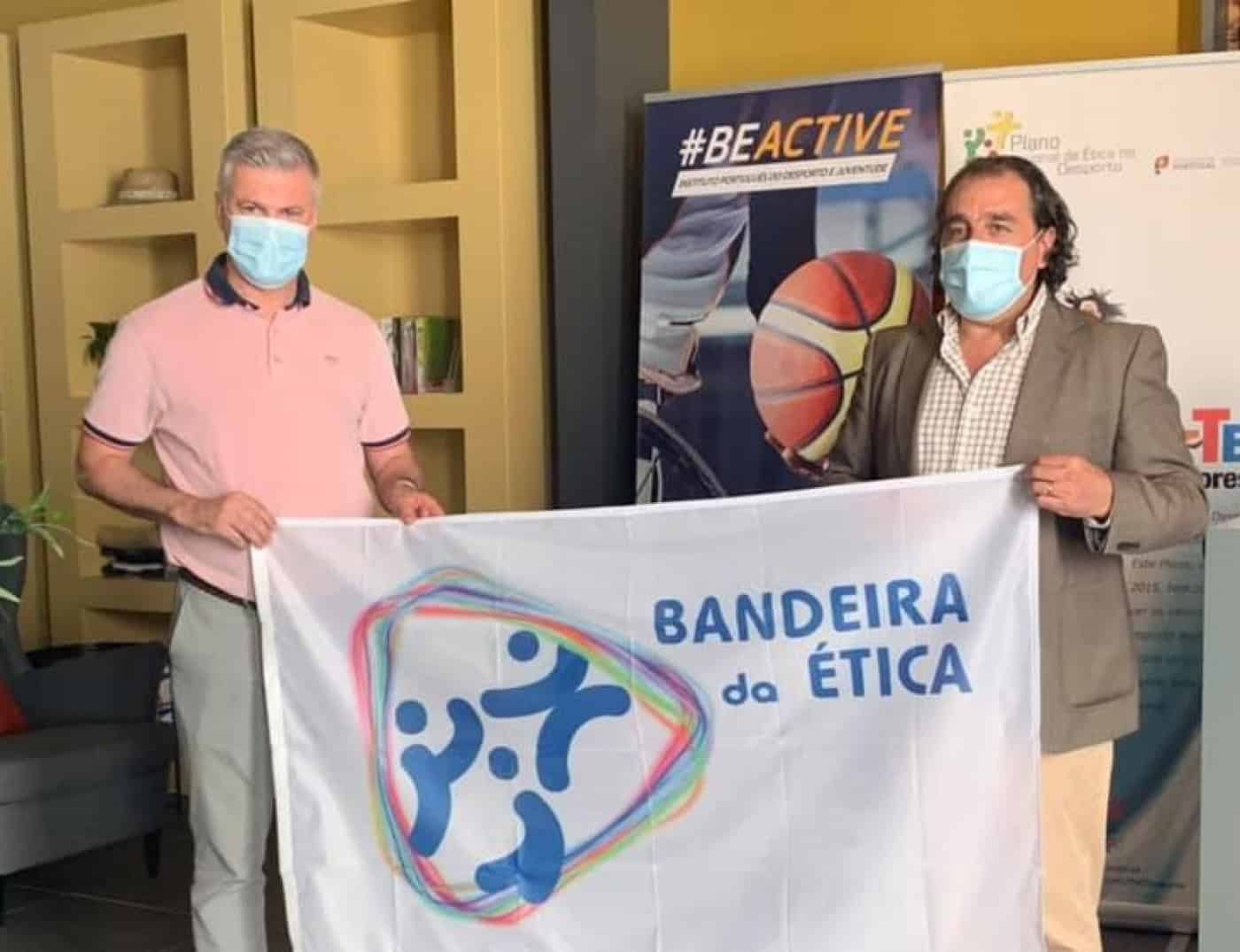 SC Braga e Dumiense/Colégio João Paulo II recebem ‘Bandeira da Ética’