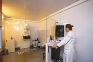 Perto de 450 mil rastreios ficaram por fazer no primeiro ano de pandemia