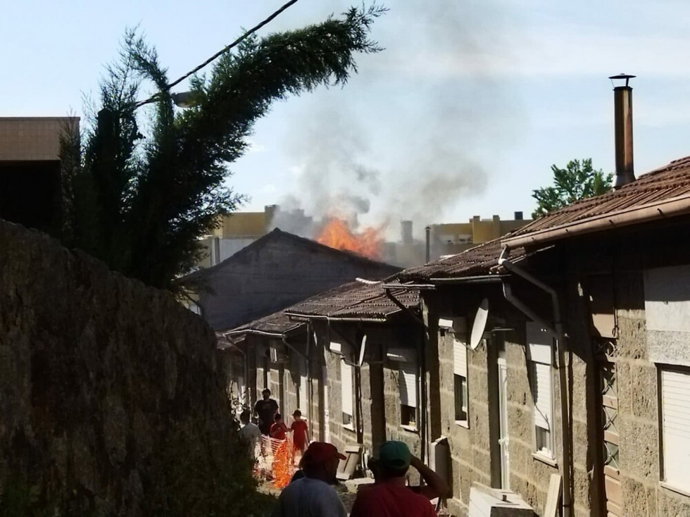 Guimarães. Incêndio em habitação deixa 12 pessoas desalojadas