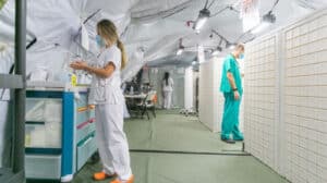 Mais 1.782 novos casos e internamentos voltam a aumentar