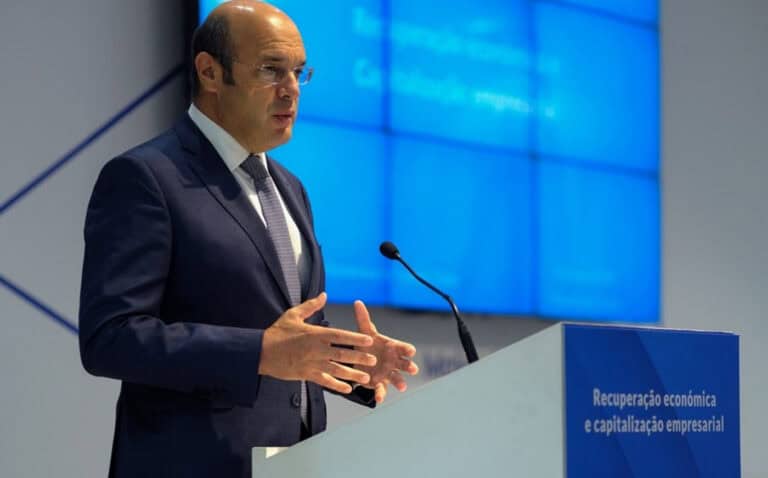 Governo está "atento" ao aumento do preço dos combustíveis