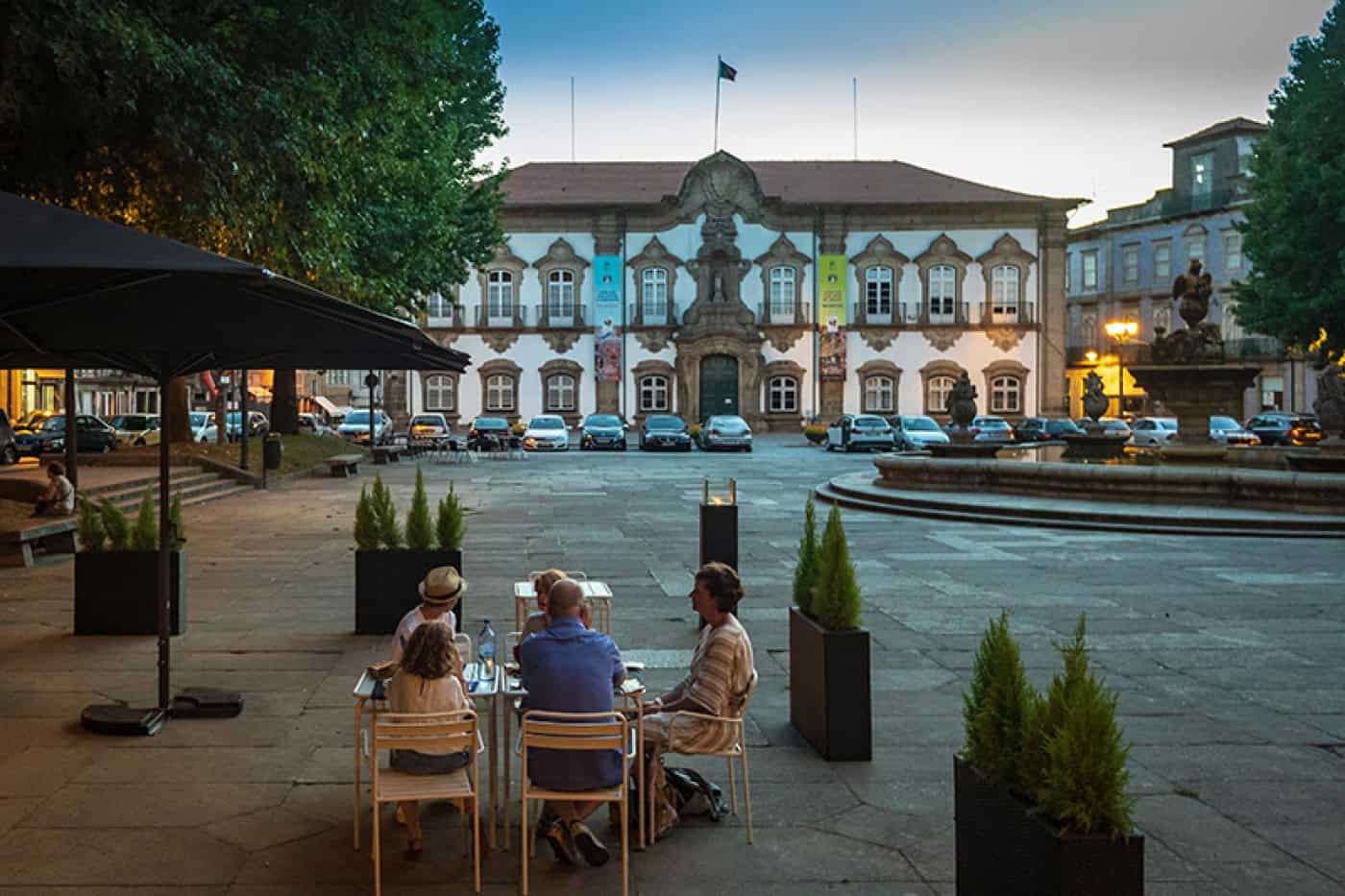 Restaurantes de Braga podem colocar esplanadas em zonas de estacionamento