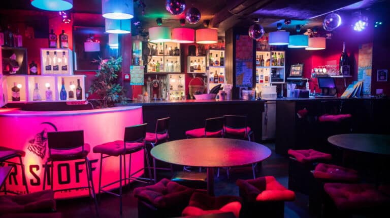 Governo admite acesso a bares e discotecas com certificado digital