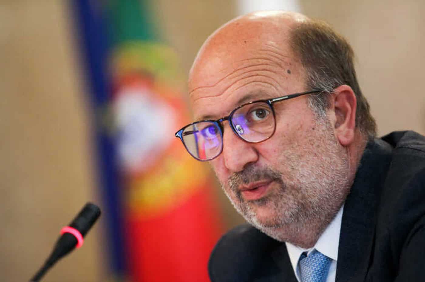 Carro do ministro do Ambiente apanhado a 200 km/h na A2