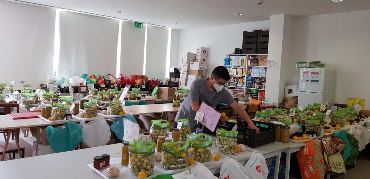 Virar a Página ajuda atualmente cem famílias, mas precisa de voluntários