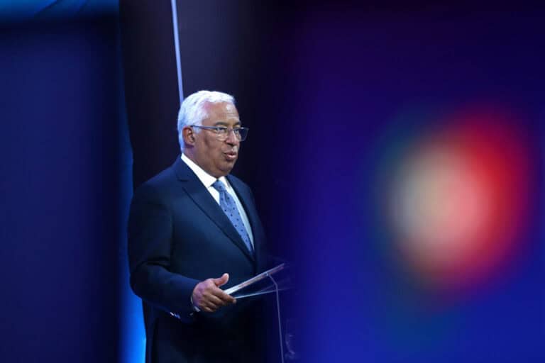 Sondagem. Socialistas abanam mas não caem, com o PSD a 12 pontos