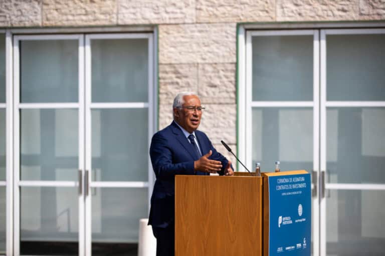 Costa prevê a "libertação total da sociedade" no fim deste verão