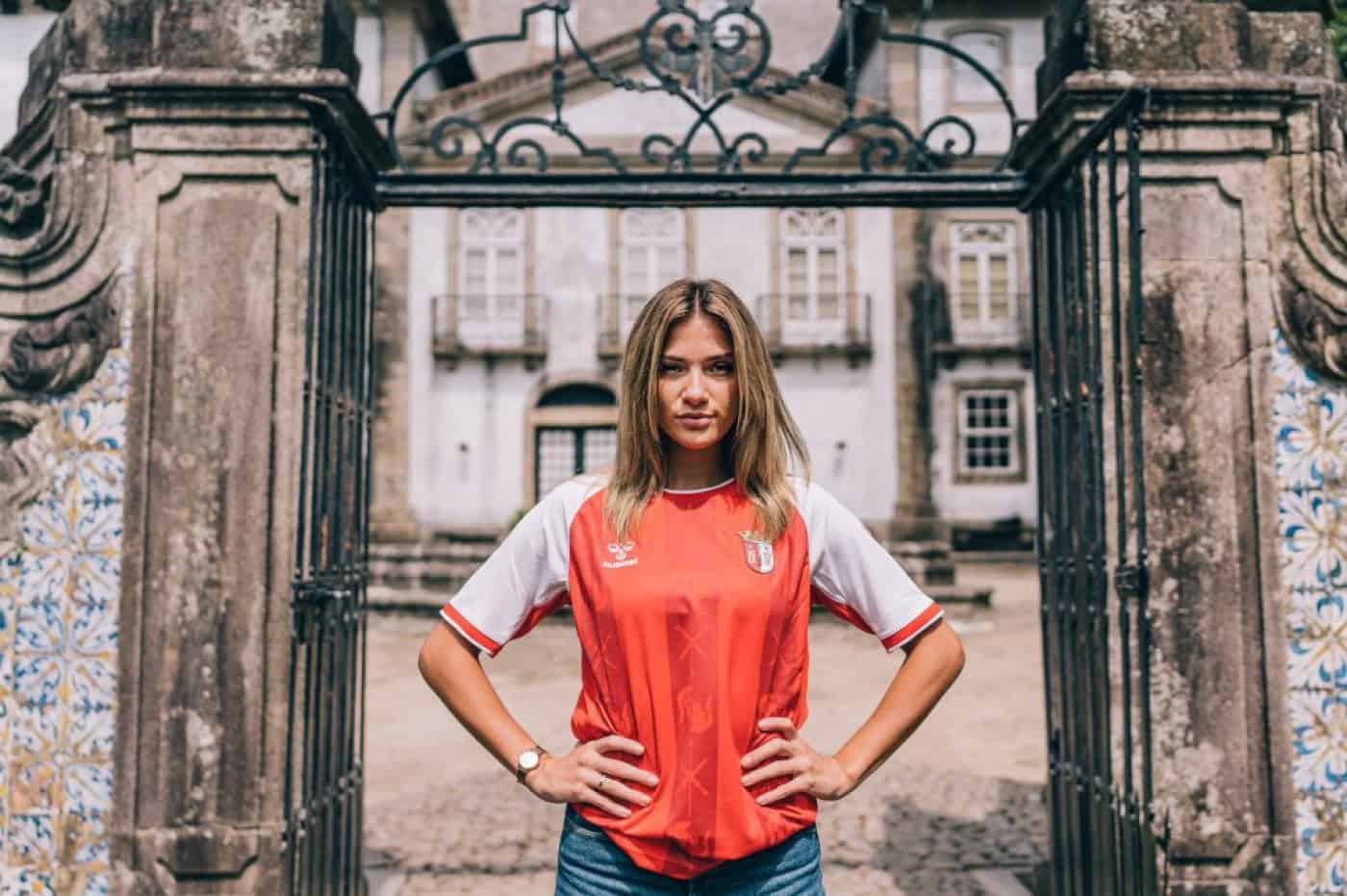 SC Braga contrata lateral norte-americana Paige Almendariz