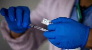 Vão chegar menos vacinas do que as previstas em agosto