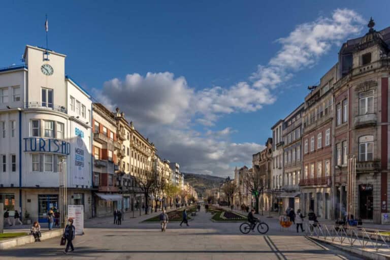 CMB e AEB celebram acordo para promover mais de 20 ações que chegam a 5 mil pessoas