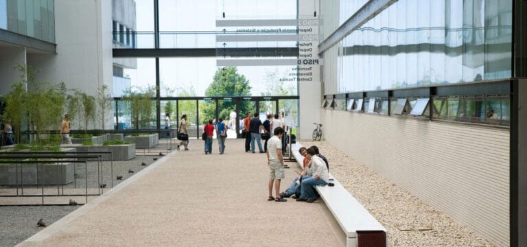 Governo mantém regras de acesso ao superior de estudantes estrangeiros sem exames
