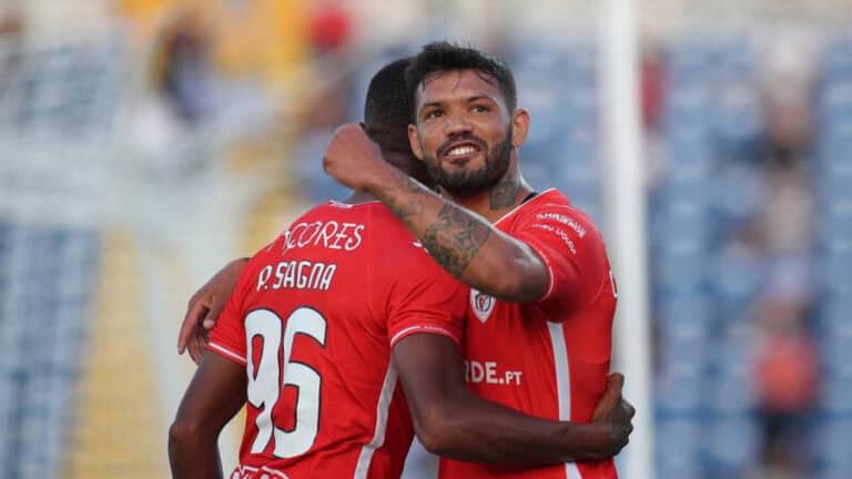 Santa Clara avança na Liga Conferência Europa com vitória por 2-0