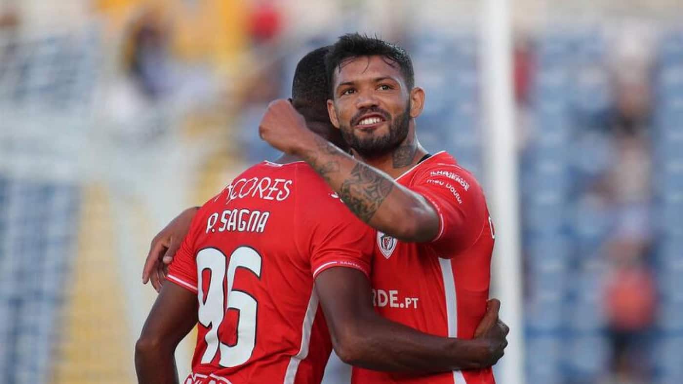 Santa Clara avança na Liga Conferência Europa com vitória por 2-0