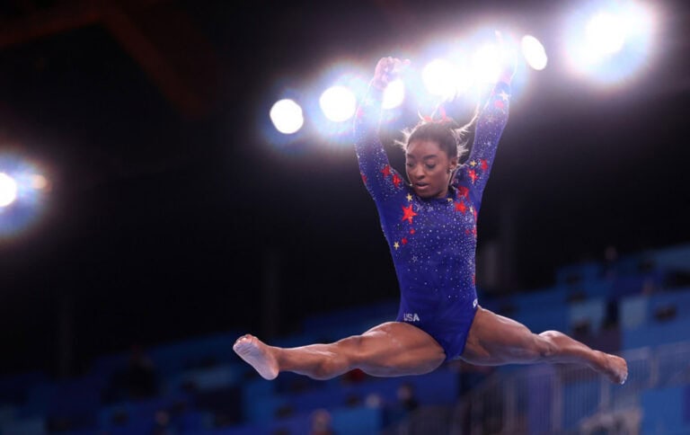 Simone Biles vai competir na final de trave