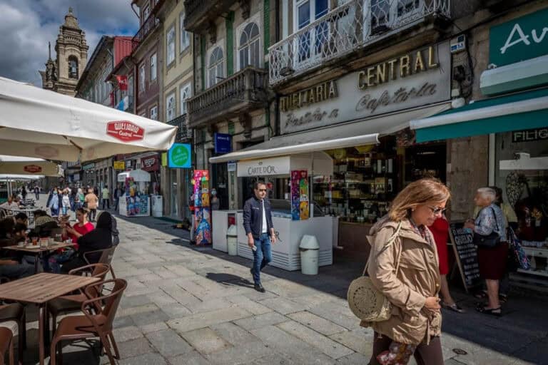 Covid-19: Internamentos baixam pelo quarto dia consecutivo