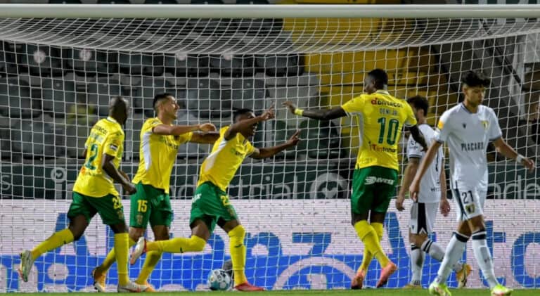 FC Famalicão perde fora com Paços de Ferreira
