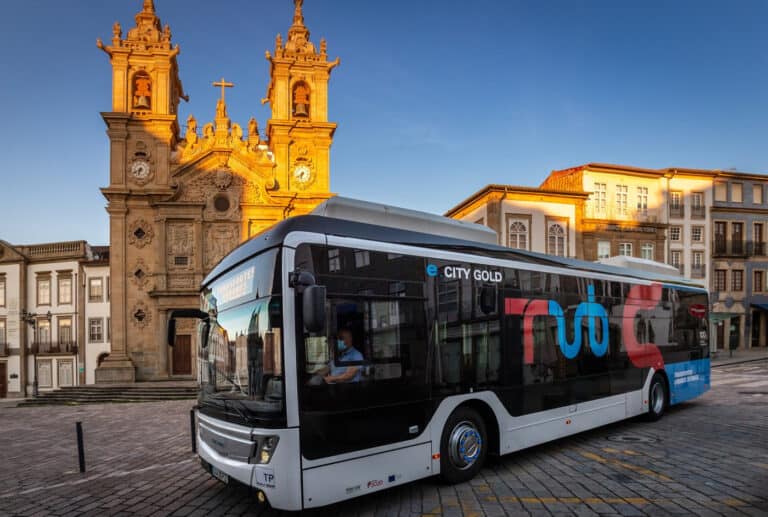 Ex-combatentes com passe TUB sem qualquer custo a partir de hoje