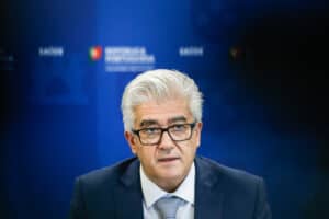 Decisão sobre terceira dose de vacina precisa de "maior robustez científica"