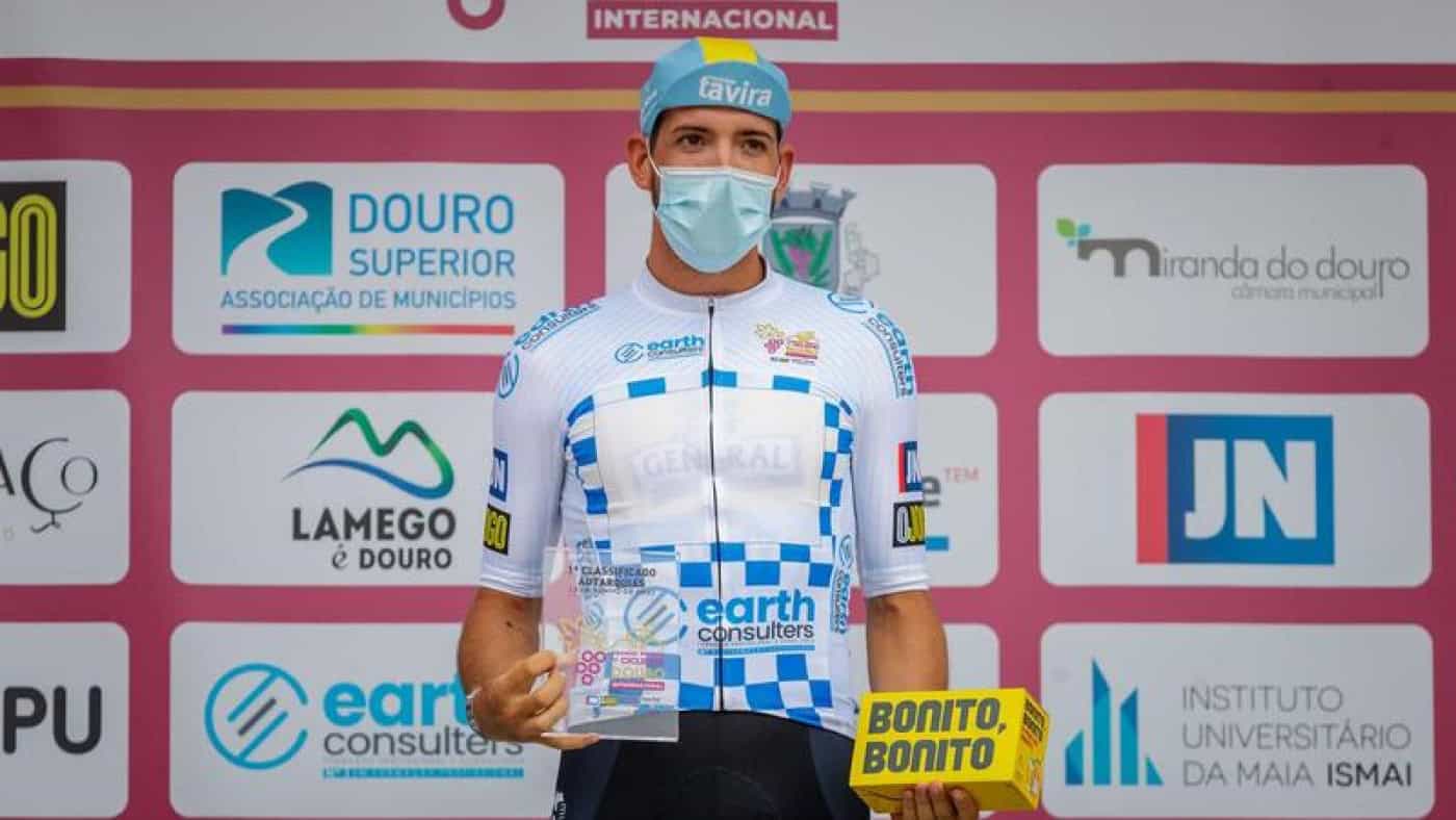 Equipa do camisola amarela perde dois ciclistas devido a caso de Covid-19