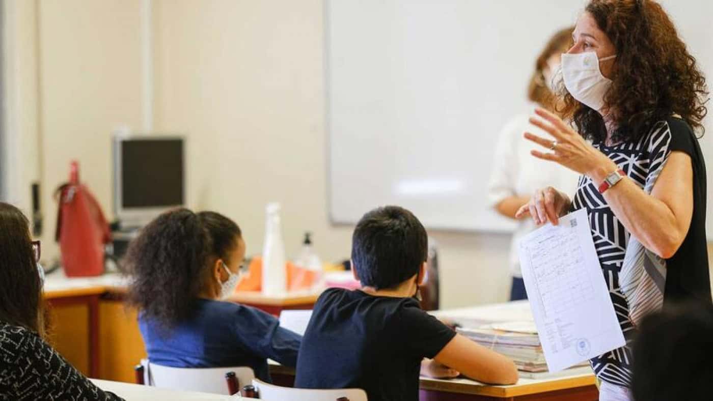 Costa promete vacinação dos jovens com mais de 12 anos até ao início do ano letivo