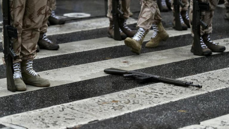 Governo aprova ingresso nos quadros das Forças Armadas a militares feridos em serviço