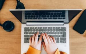 Falta de "chips" atrasa entregas de portáteis até cinco meses e aumenta preços