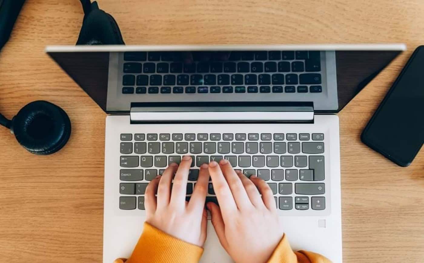 Falta de "chips" atrasa entregas de portáteis até cinco meses e aumenta preços