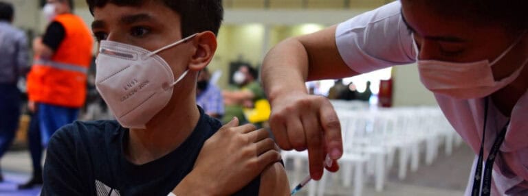 Autoagendamento da vacina reservado até sábado a jovens dos 12 aos 15 anos