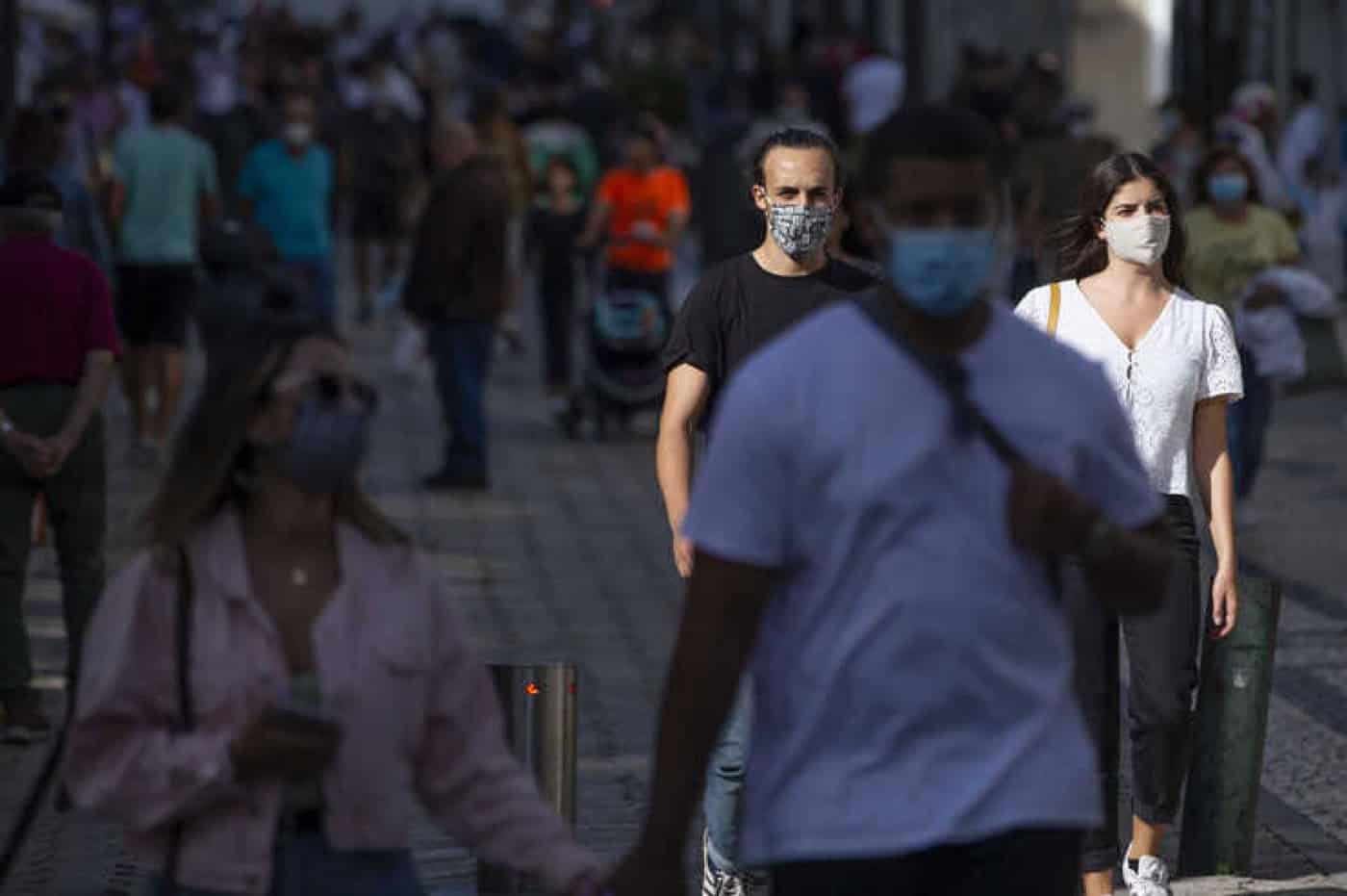 Desde início do ano, autoridades passaram 20 multas por dia para quem não usa máscara na rua