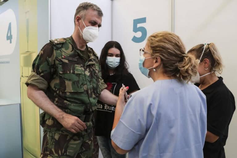 Ainda não há data prevista para encerramento dos centros de vacinação