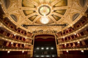 Novas regras nas salas de espetáculo lançam dúvidas