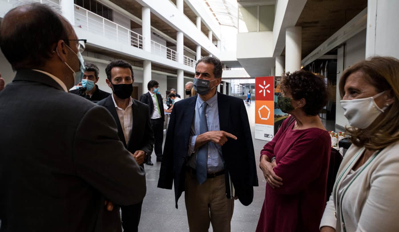 Ministro diz que regresso às universidades "só pode ser presencial"