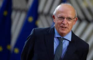 Santos Silva diz que Governo vai garantir visto para mãe e irmã de afegão em greve de fome&nbsp;