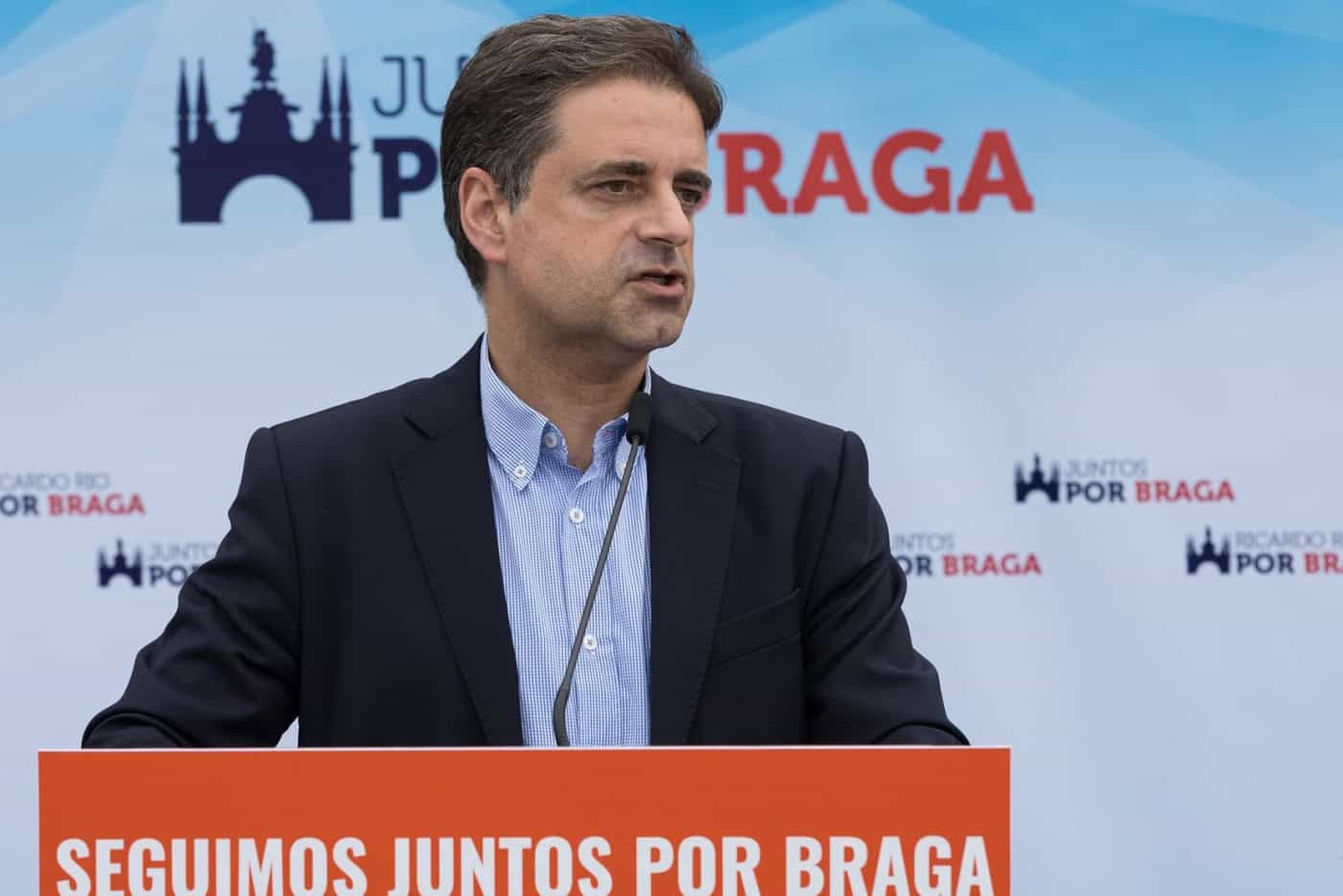 Vídeo no centro de vacinação e outdoors “Continuamos a melhorar Braga” valem multa da CNE