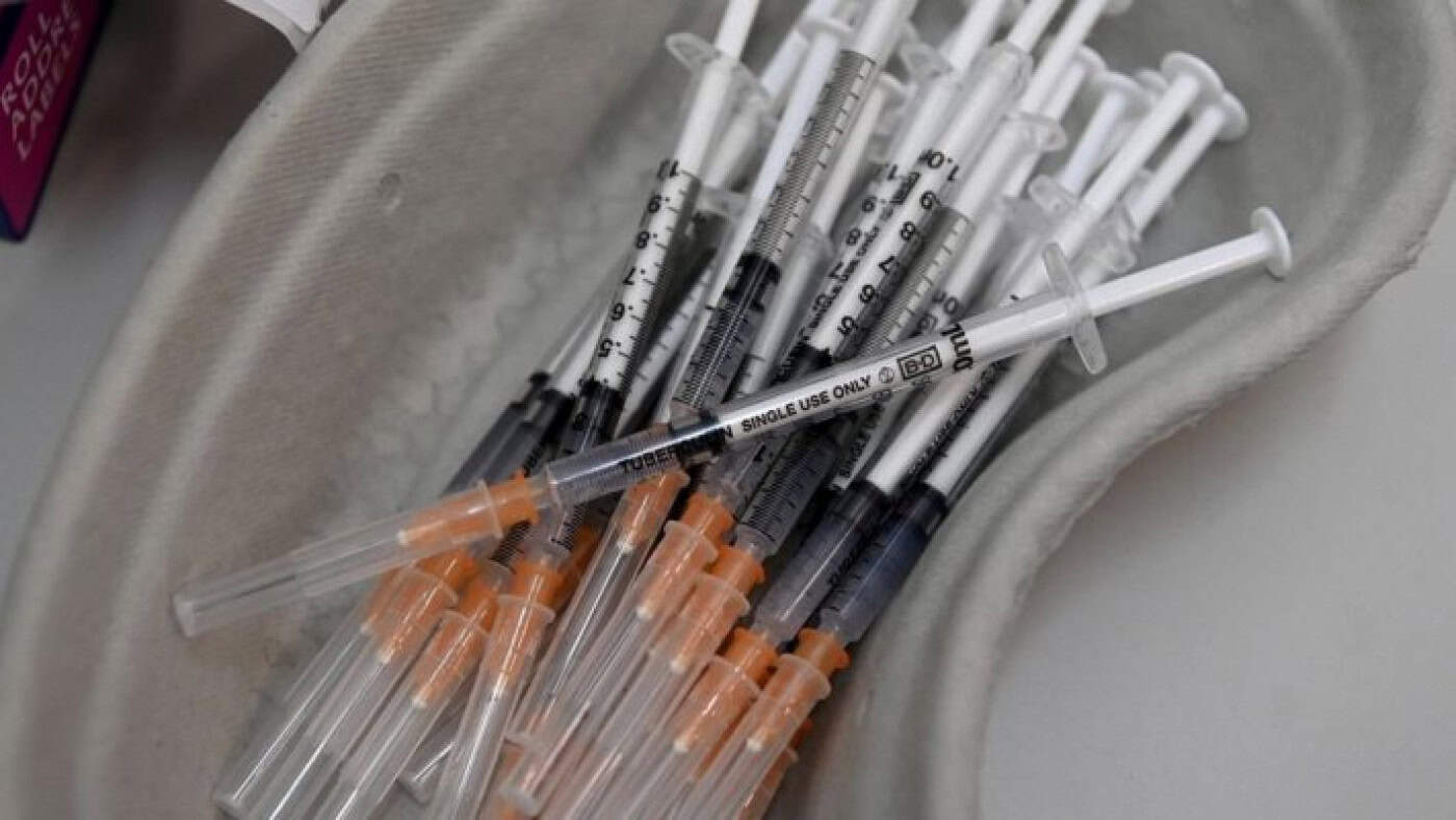 Vacinas de mRNA conferem “proteção substancial” dos idosos