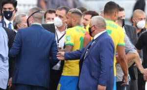 Brasil-Argentina suspenso após intervenção das autoridades sanitárias
